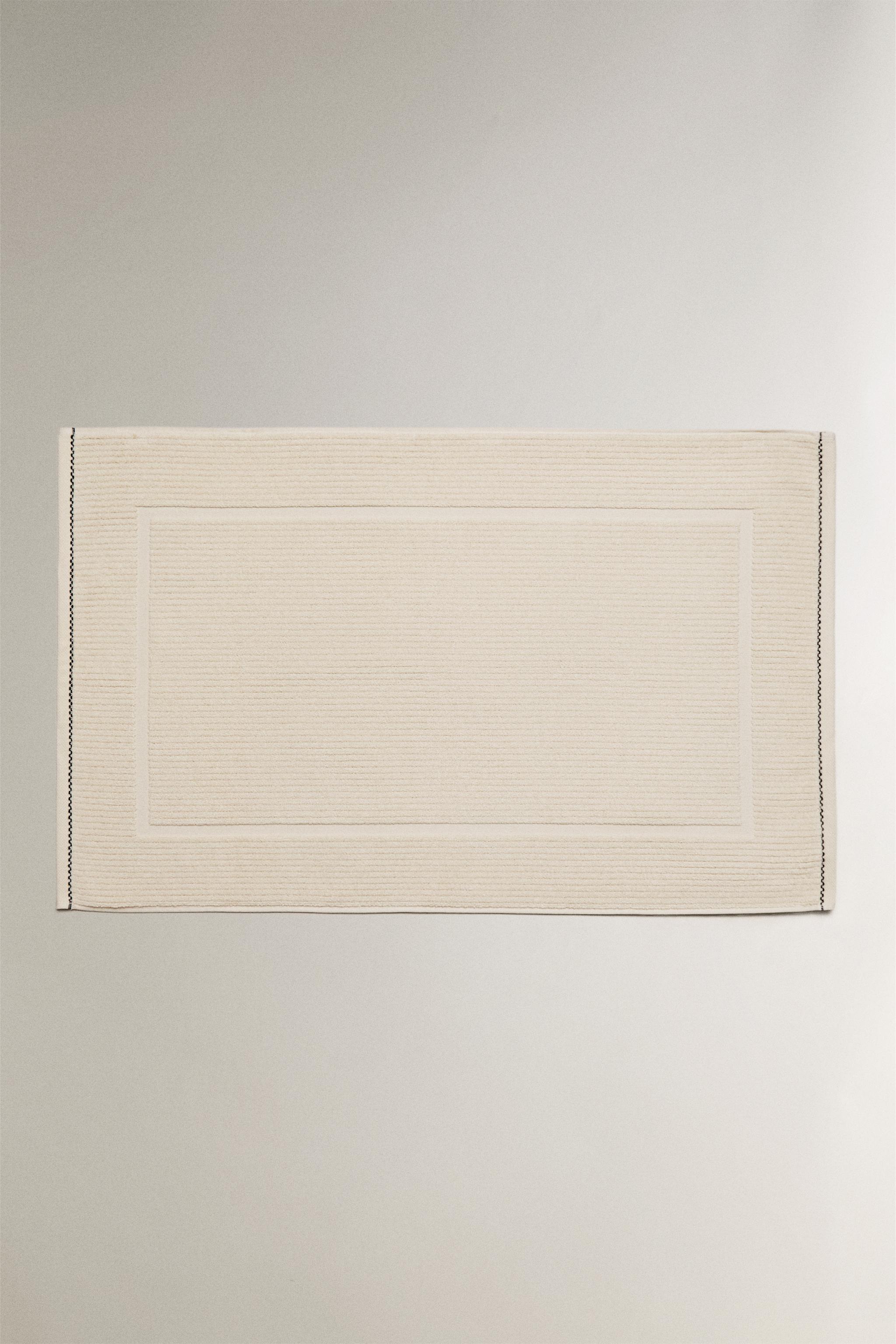 TAPIS DE BAIN TEXTURÉ CÔTELÉ